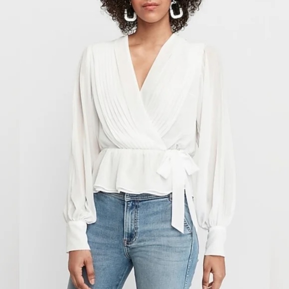 ✨MUST GO✨Express Pleated Peplum Blouse